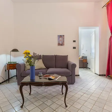 Guesthost - Tra Centro E