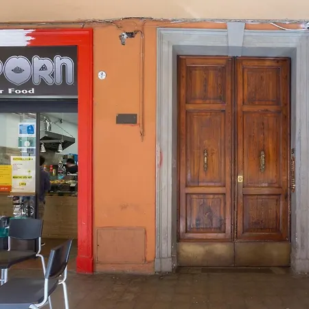 Guesthost - Tra Centro E *