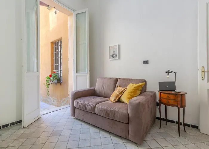 Guesthost - Tra Centro E Universita Apartament