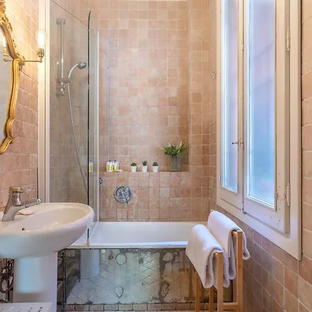 Guesthost - Tra Centro E Universita * ボローニャ